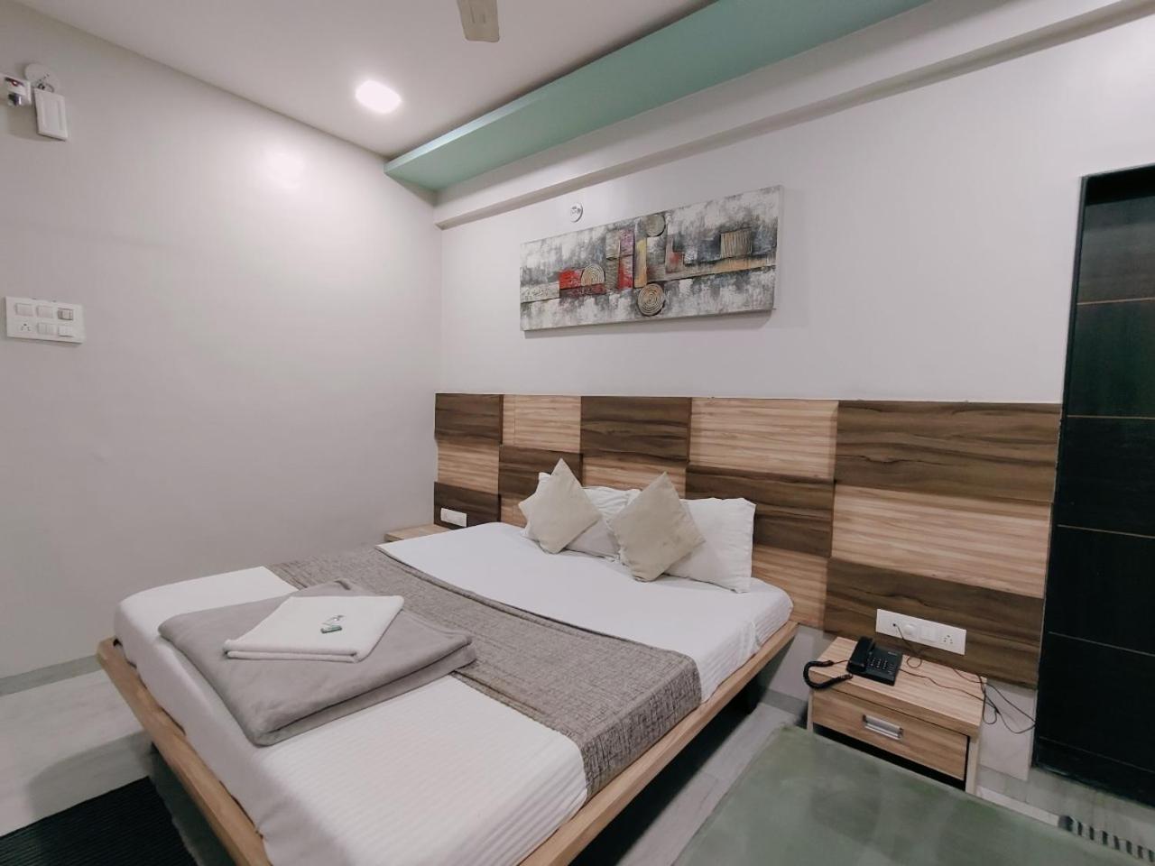 Hotel Pragati Inn 아마드나가르 외부 사진