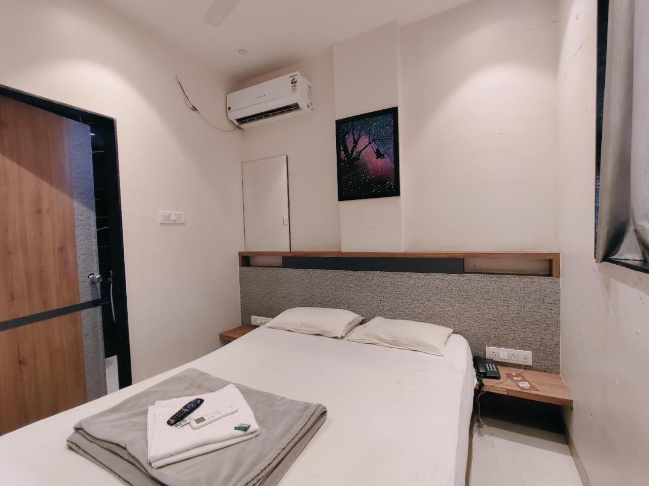 Hotel Pragati Inn 아마드나가르 외부 사진
