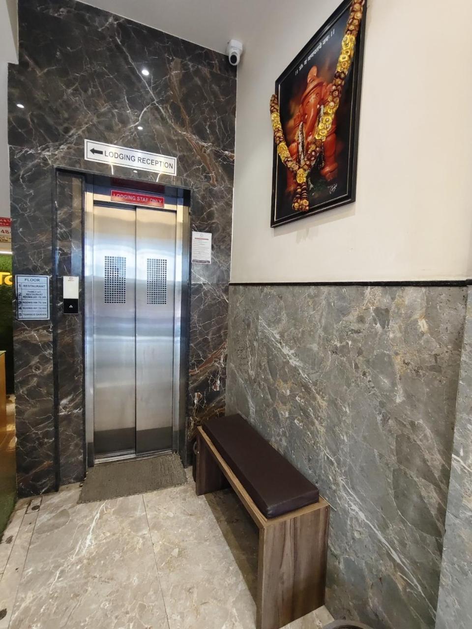 Hotel Pragati Inn 아마드나가르 외부 사진