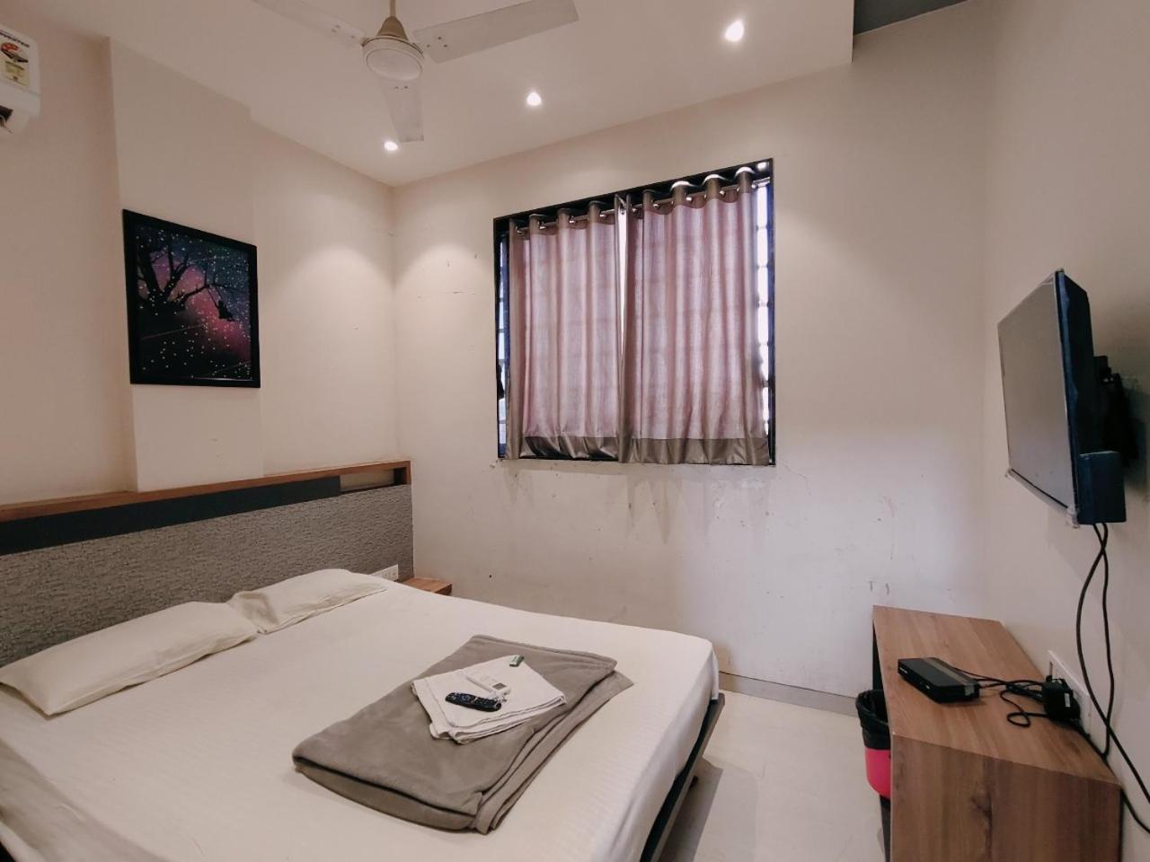 Hotel Pragati Inn 아마드나가르 외부 사진