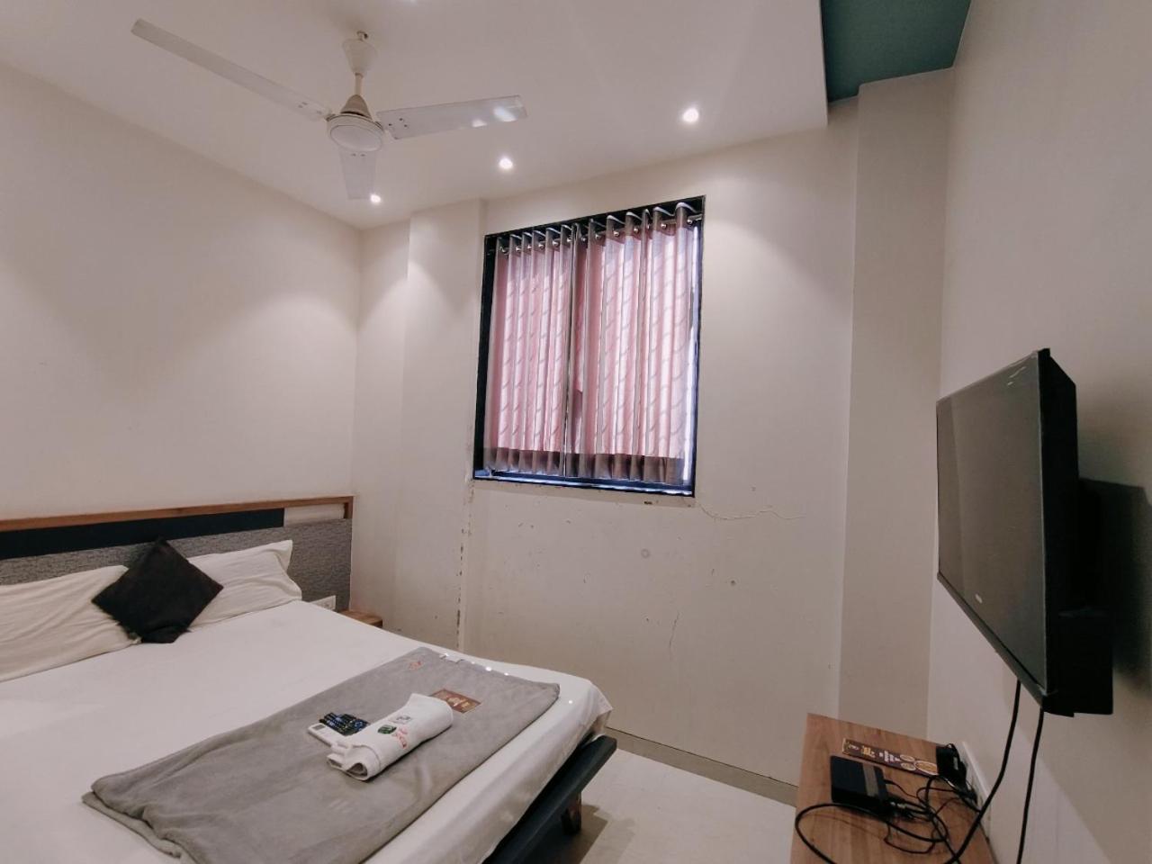Hotel Pragati Inn 아마드나가르 외부 사진