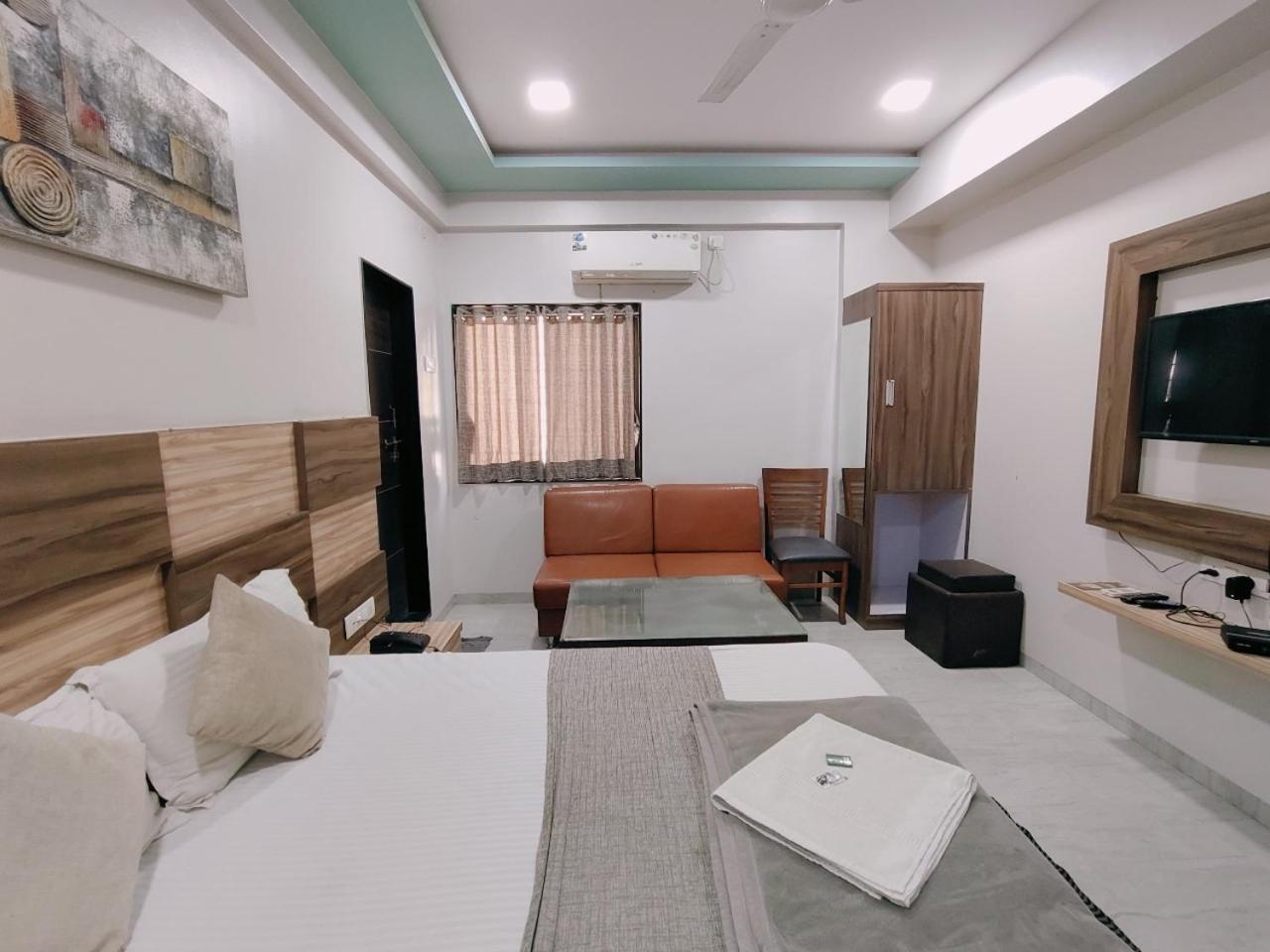 Hotel Pragati Inn 아마드나가르 외부 사진