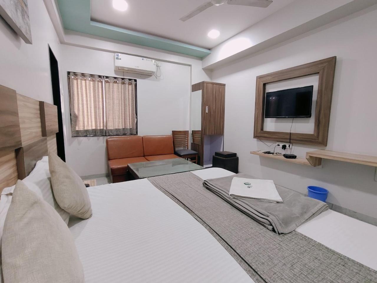 Hotel Pragati Inn 아마드나가르 외부 사진