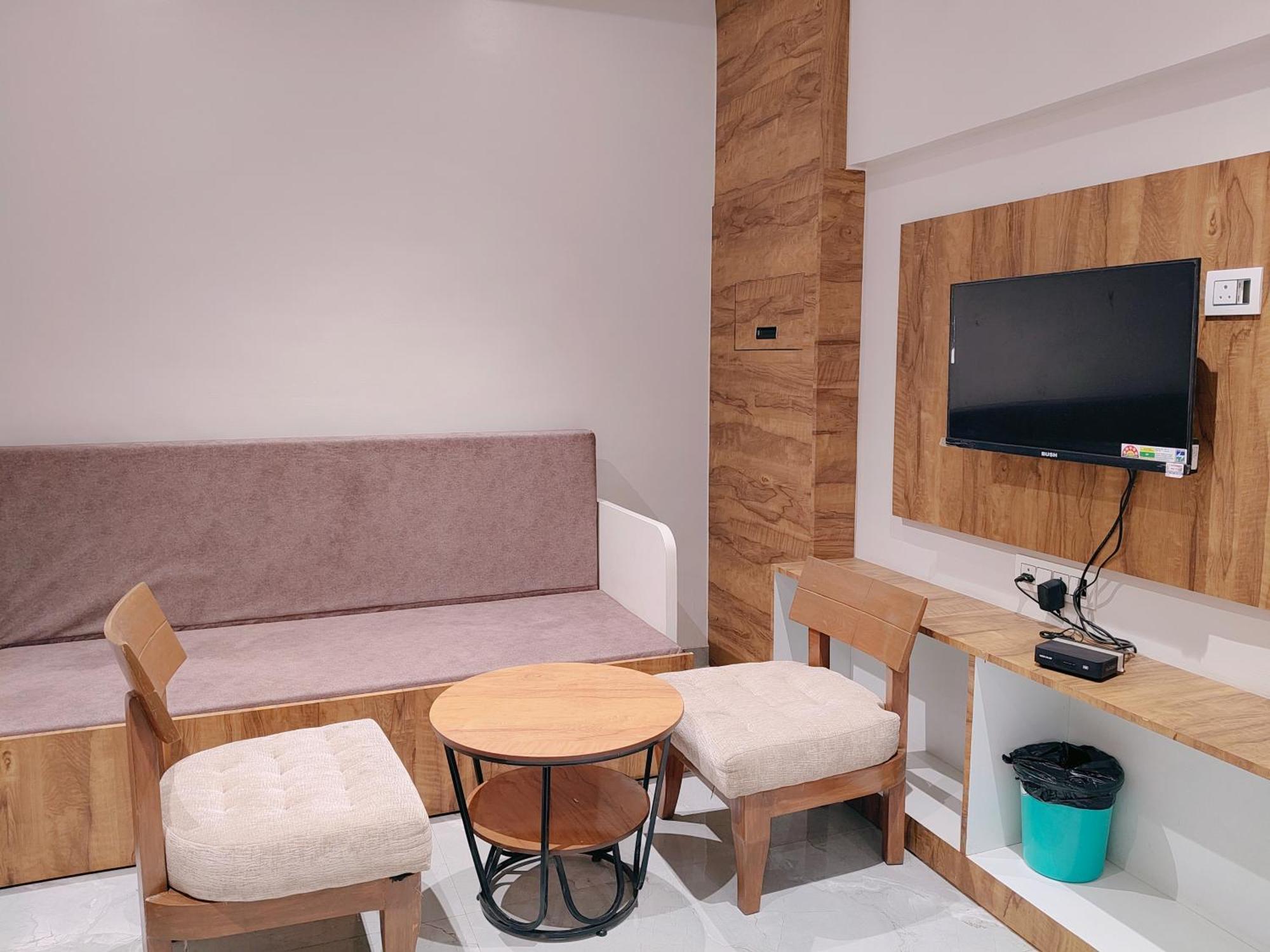 Hotel Pragati Inn 아마드나가르 외부 사진