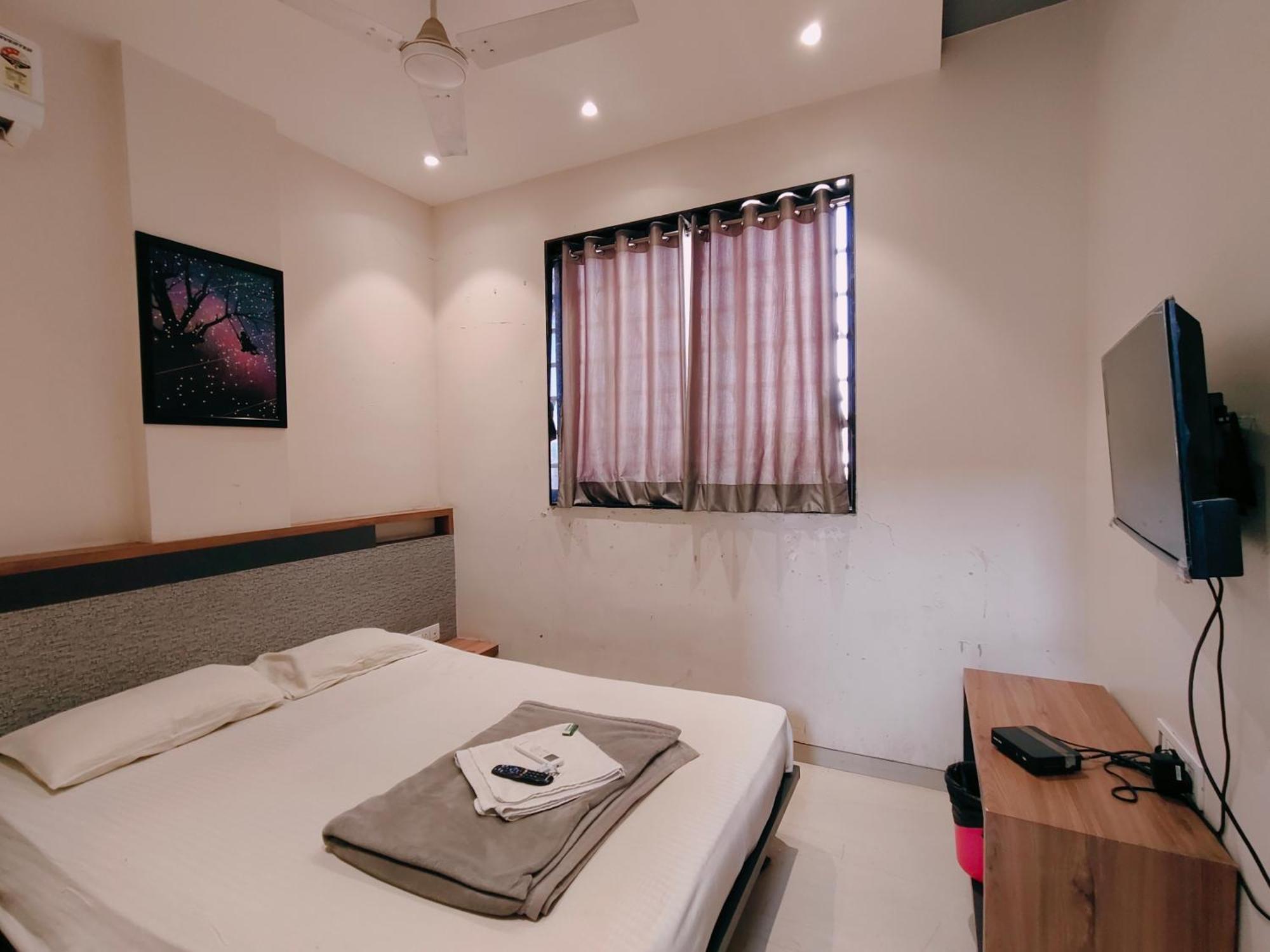 Hotel Pragati Inn 아마드나가르 외부 사진
