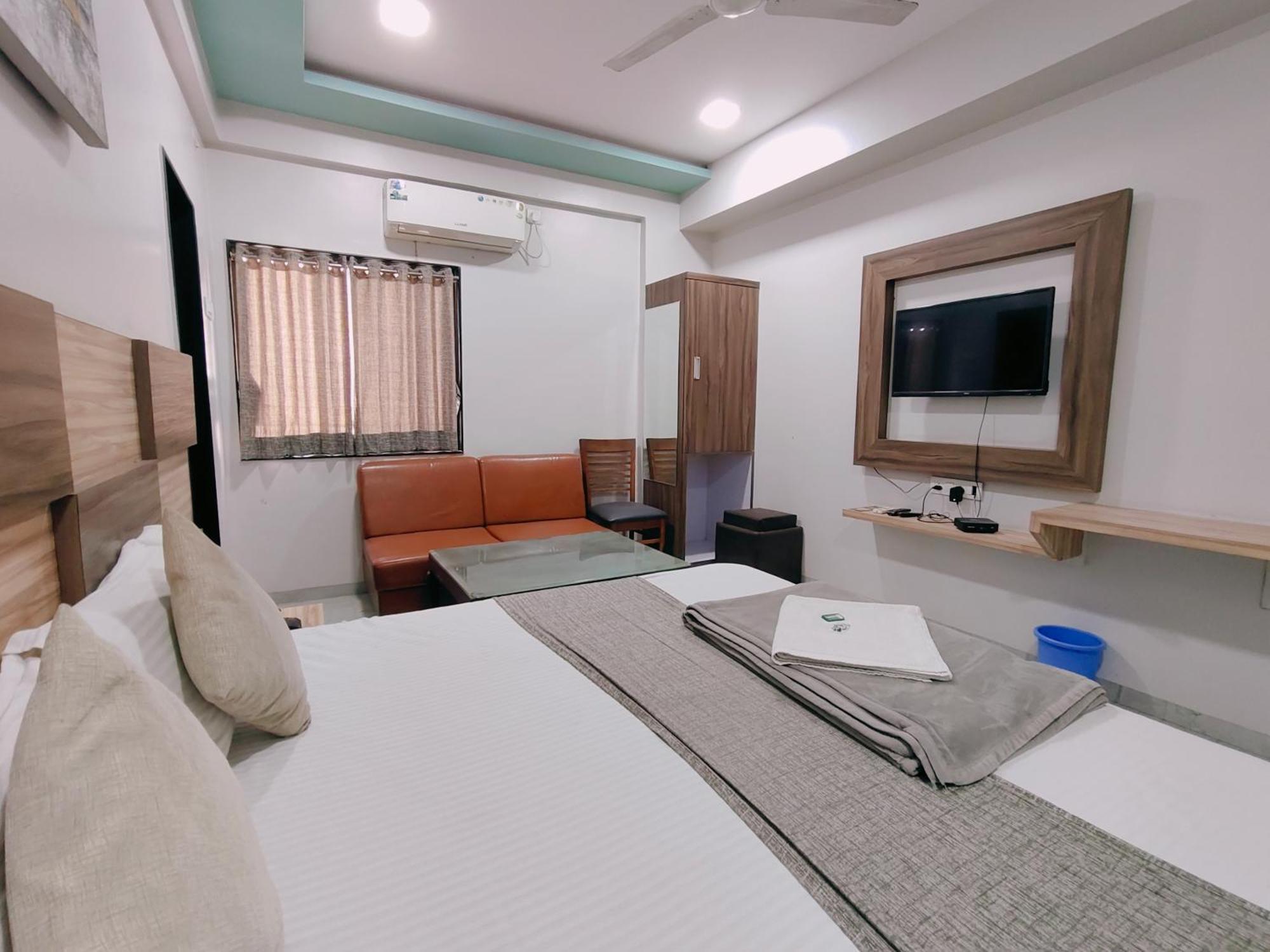 Hotel Pragati Inn 아마드나가르 외부 사진