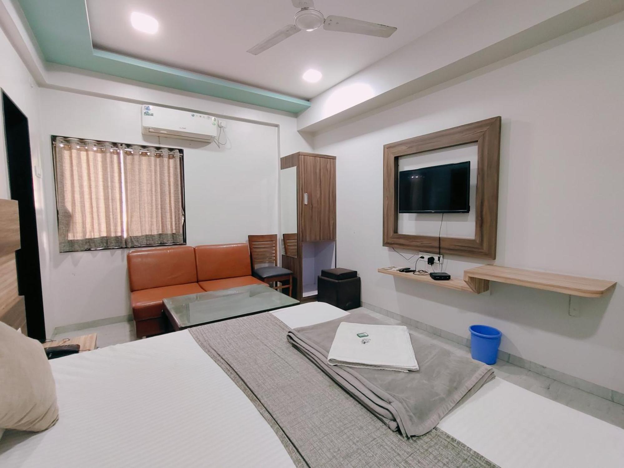 Hotel Pragati Inn 아마드나가르 외부 사진
