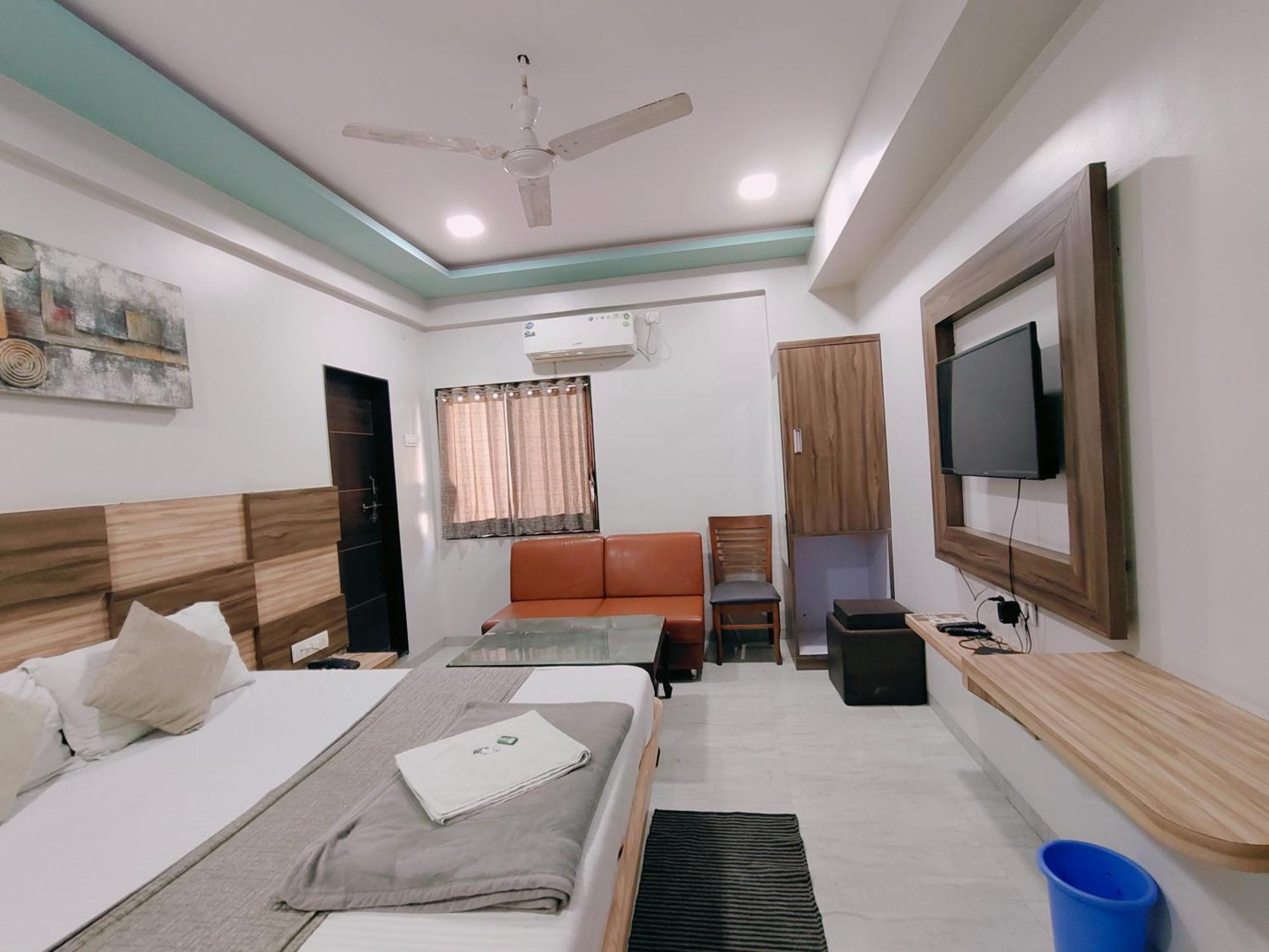Hotel Pragati Inn 아마드나가르 외부 사진