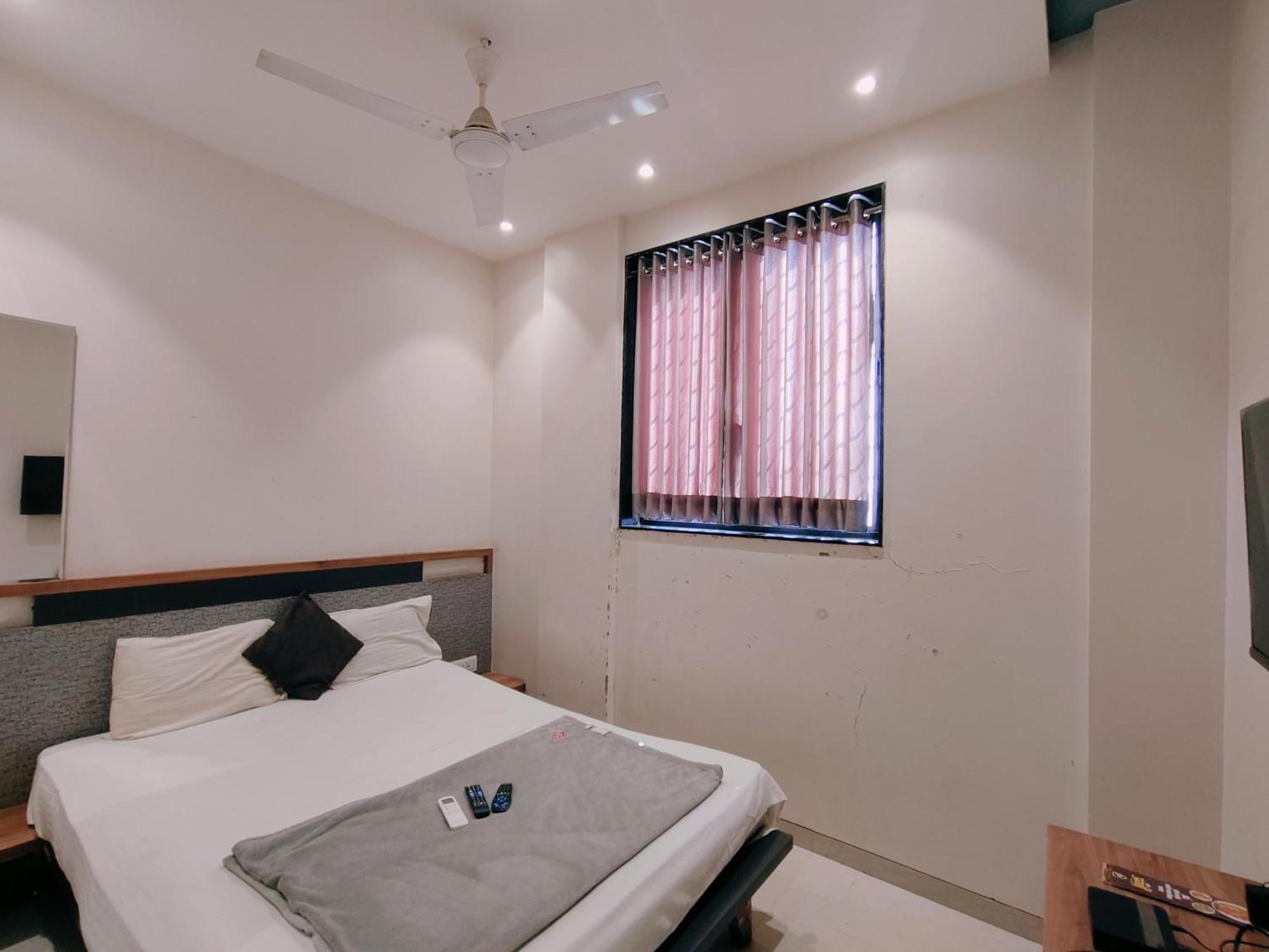 Hotel Pragati Inn 아마드나가르 외부 사진