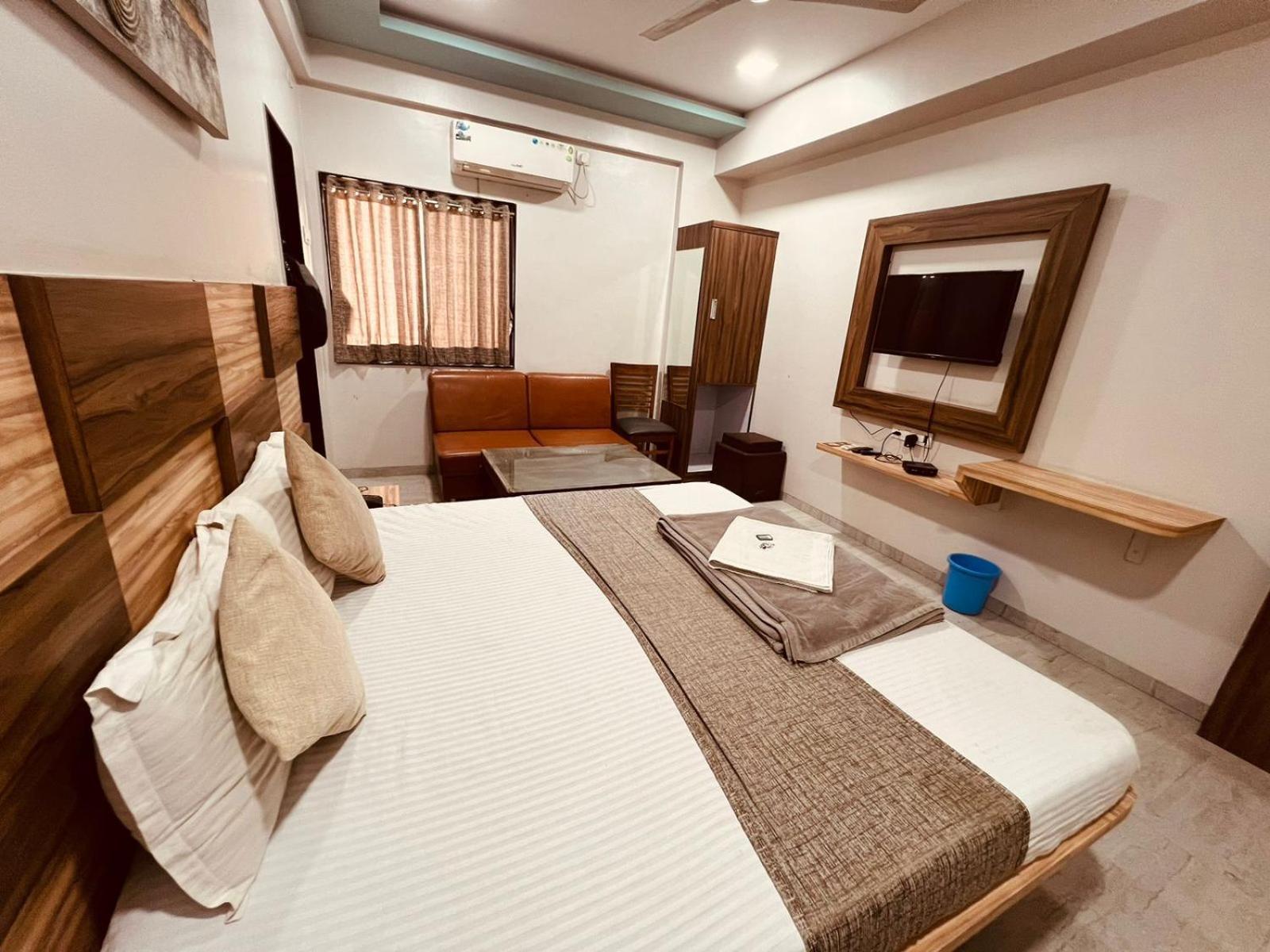 Hotel Pragati Inn 아마드나가르 외부 사진